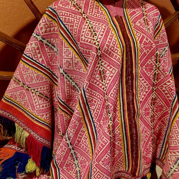 Andean Poncho Antisuyu Antique – Handwoven Wool Textile with Intricate Geometric - Picture 2 of 5